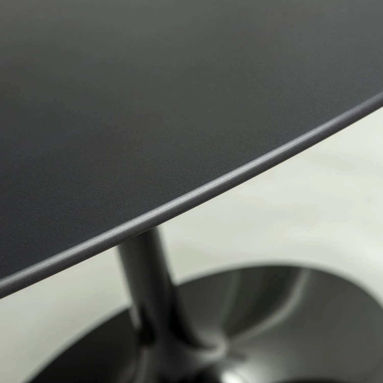 Art. 2002 Tulip Oval Dining Table with marble or ceramic top