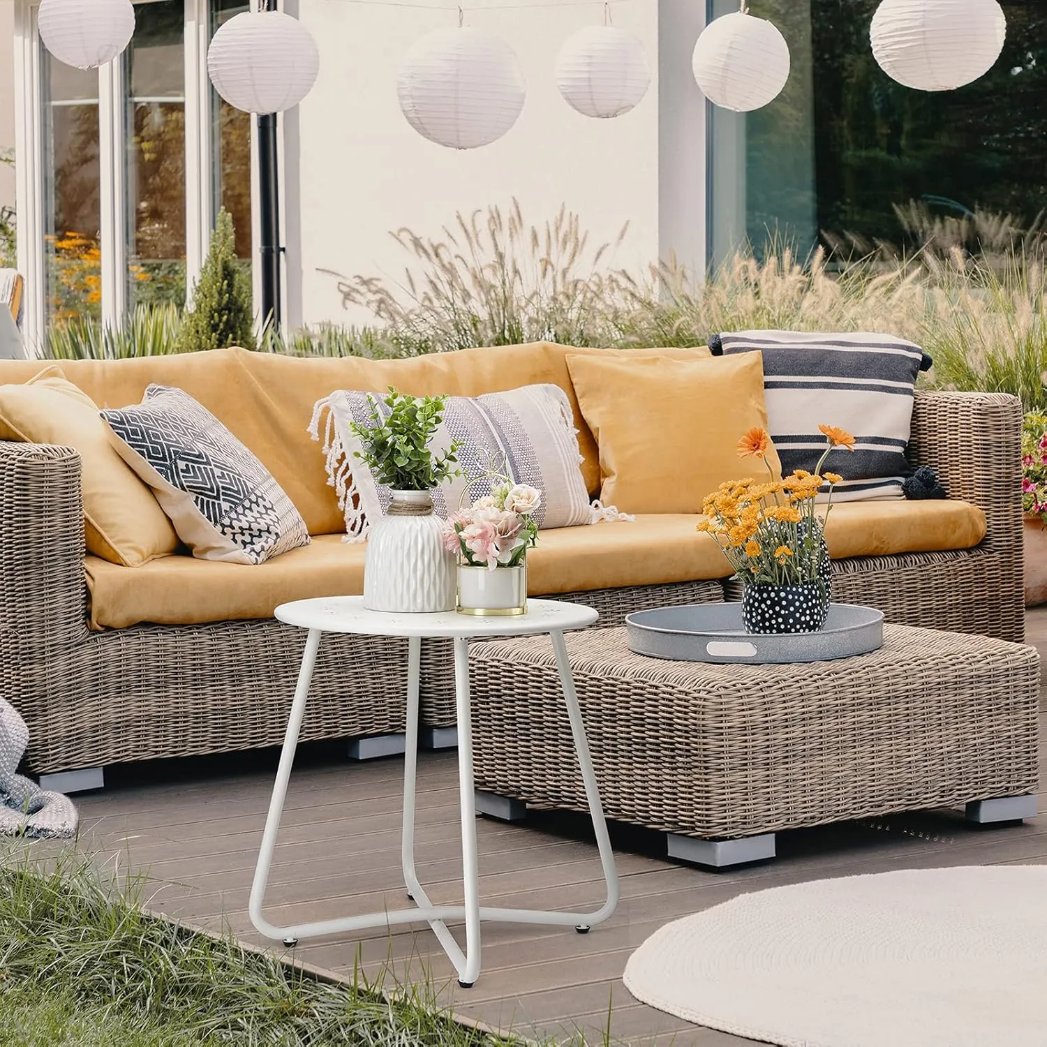 danpinera Outdoor Side Tables with Flower Cut Outs, Weather Resistant Steel Patio Side Table, Small Round Outdoor End Table Metal Side Table for Patio Yard Balcony Garden White