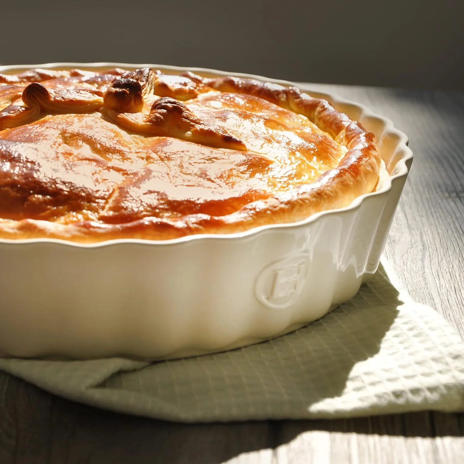 Emile Henry 11"/2.1 quart Deep tart dish, Tuscany