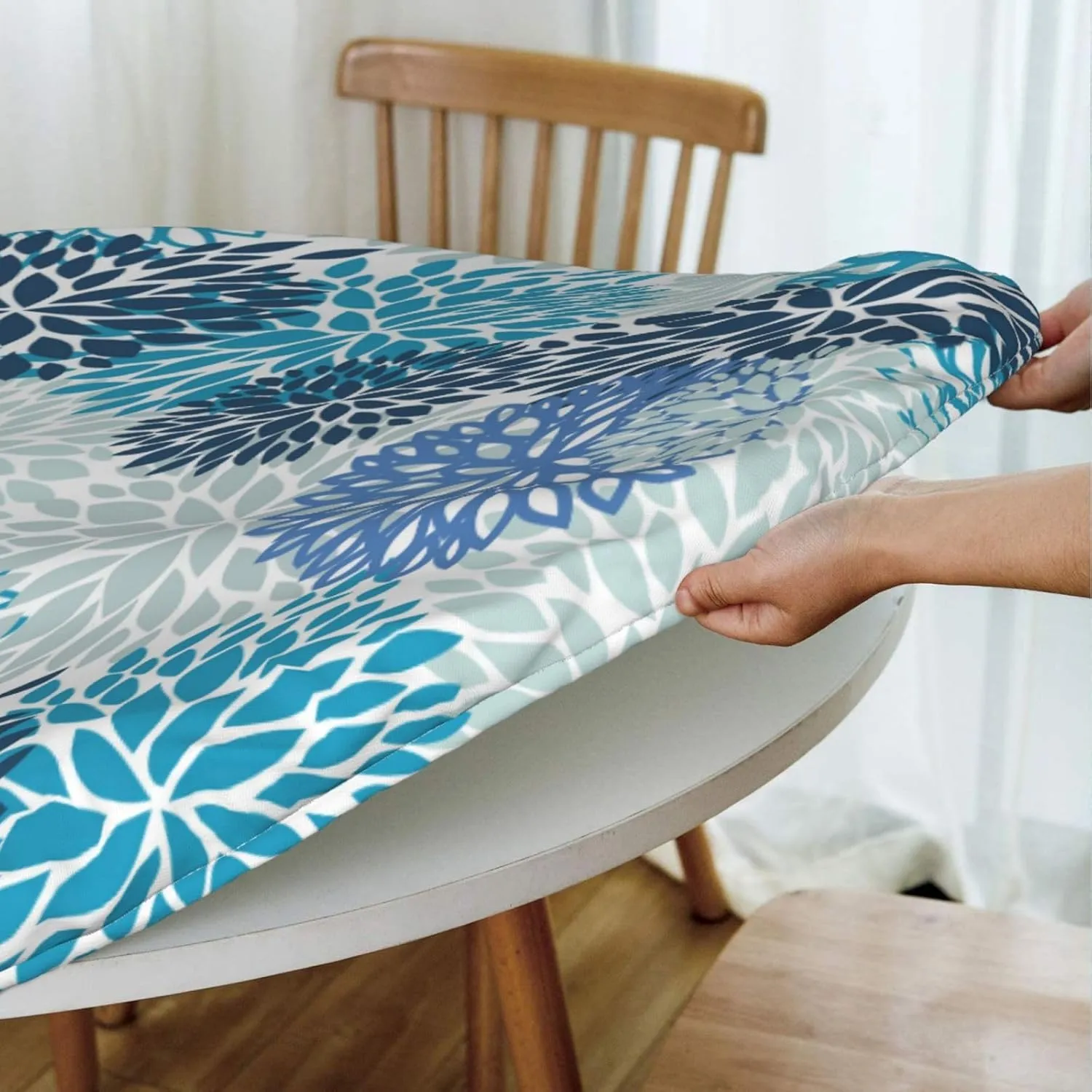 Fiokroo Blue and Navy Chrysanthemum Flowers Tablecloth with Elastic Edge, Round Table Cloth Daisy Floral Washable Reusable Table Cover for Kitchen Dining Party Picnic, Small (Suitable for 40-44 in)