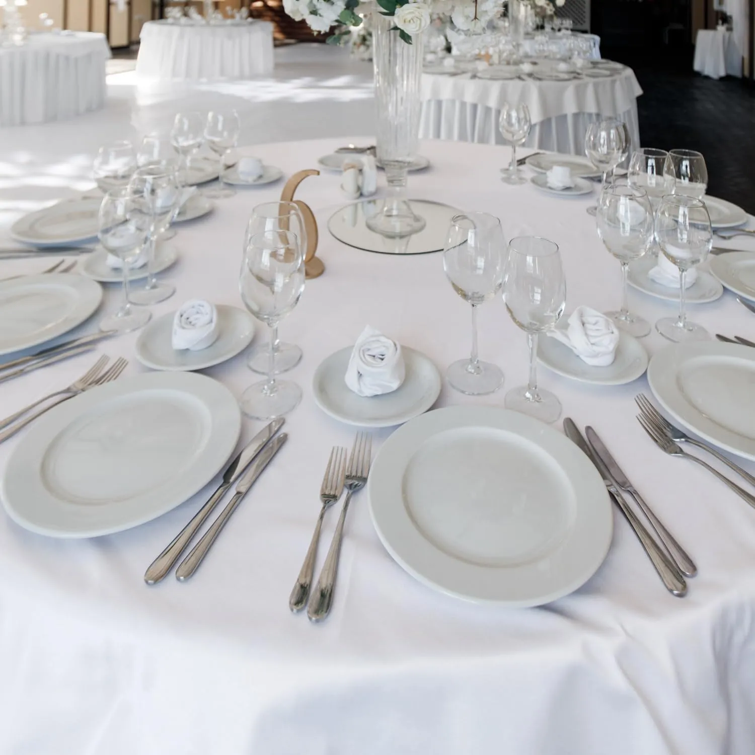 Fitable 6 Pack White Round Tablecloths - 120 Inches in Diameter - Stain Resistant and Washable Table Clothes, Polyester Fabric Table Covers for Wedding, Party, Banquet, Formal Events
