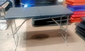 FOLDABLE RECTANGULAR PLASTIC TABLE 4ft