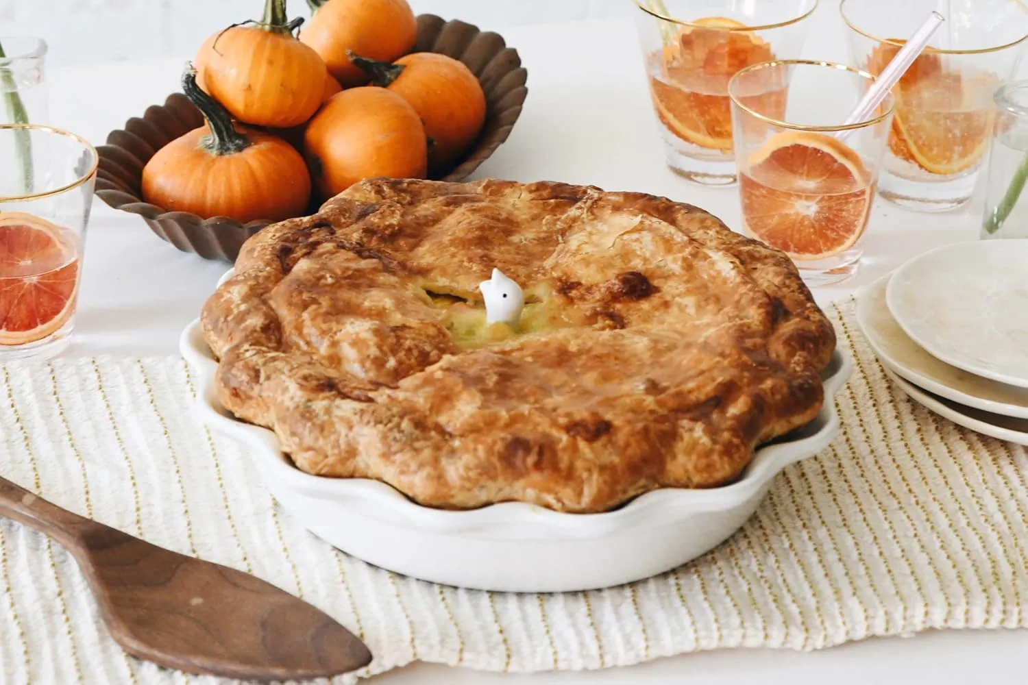 Le Creuset Stoneware 9" Heritage Pie Dish, Caribbean