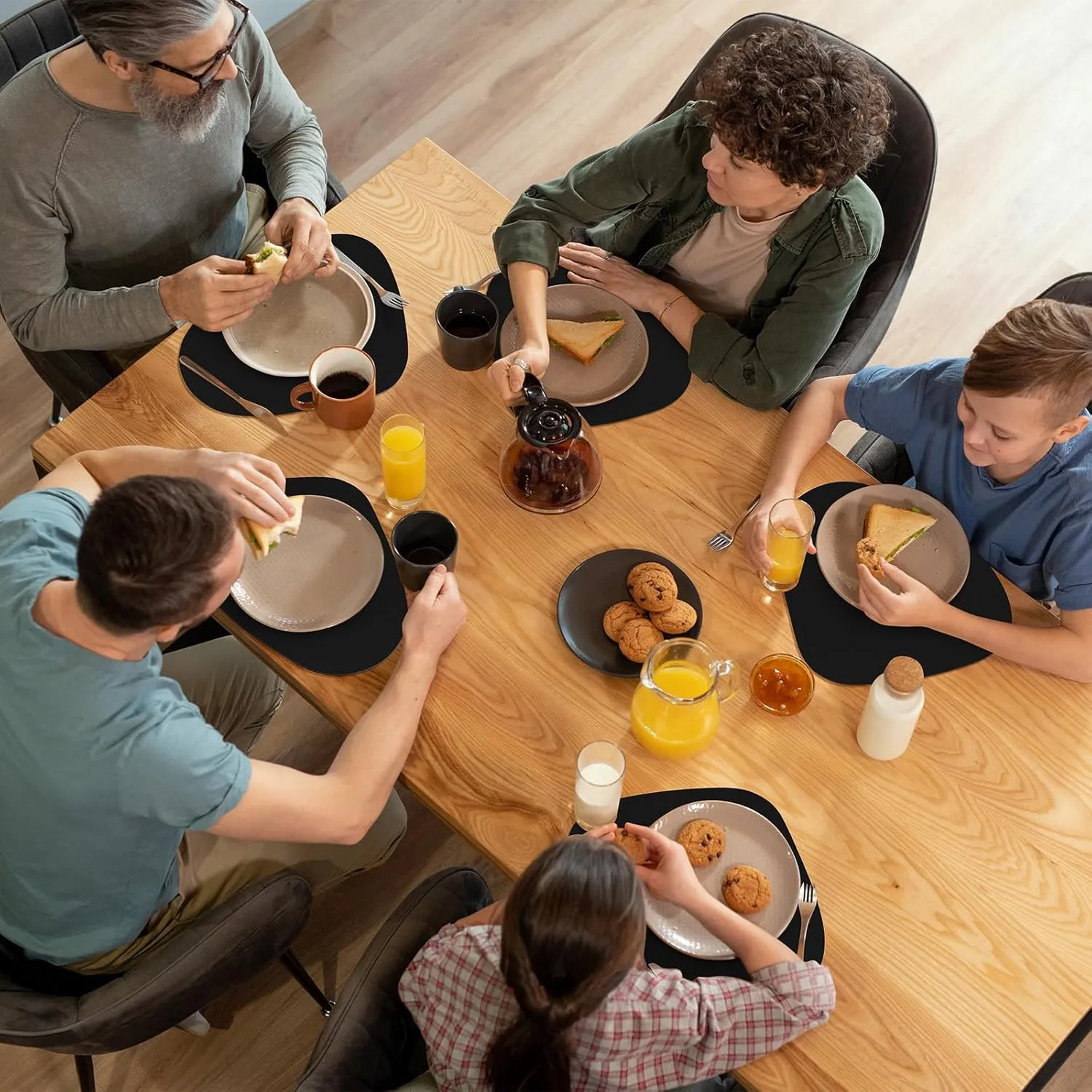 Placemats for Dining Table Set of 8, Heat Resistant Leather Placemats Double Layer, Soft Waterproof Round Table Mats Easy to Clean for Kitchen Dining Room Coffee Office Table, Black