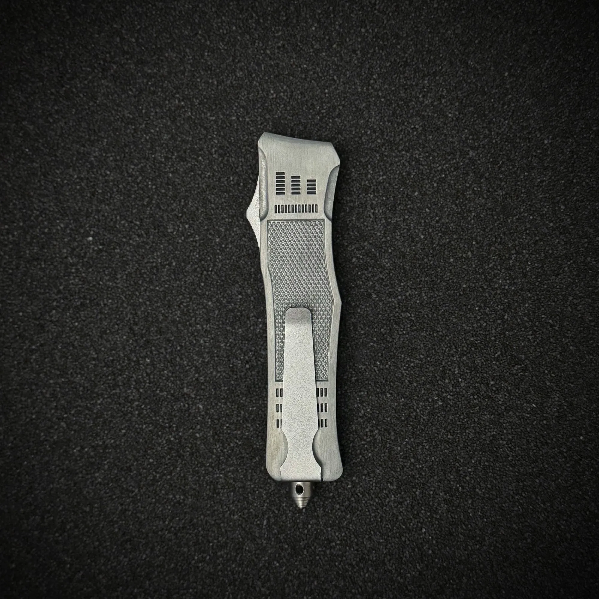 Silverout Strike knife