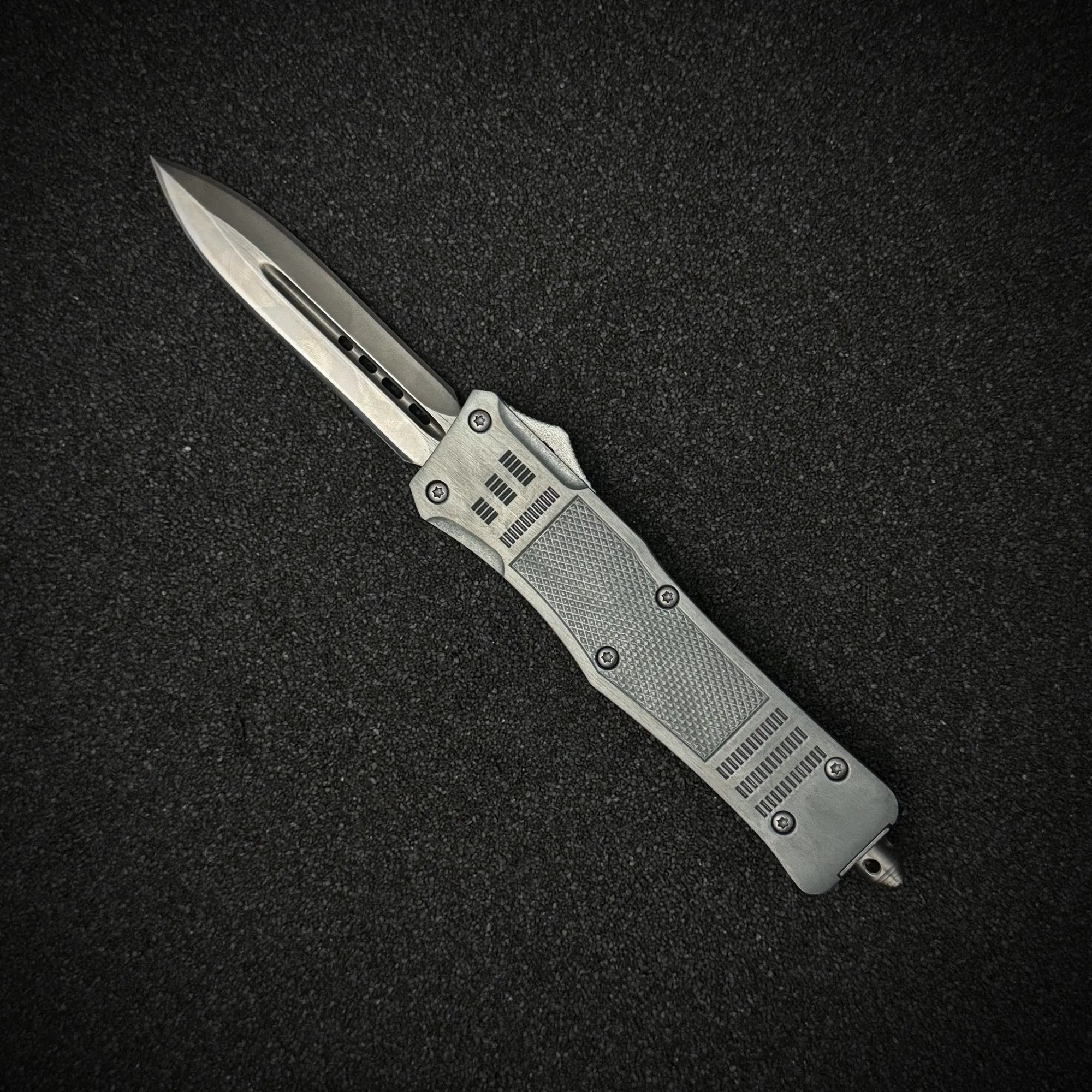 Silverout Strike knife