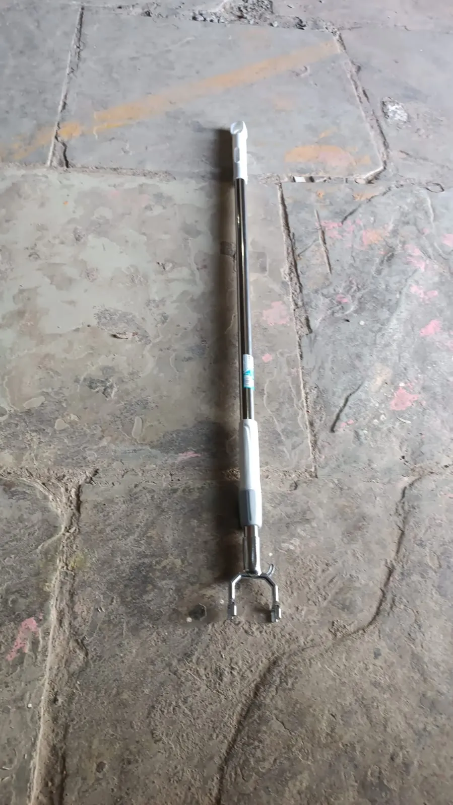 Stainless Steel Telescopic Pole Clothes Hanger (155 cm)