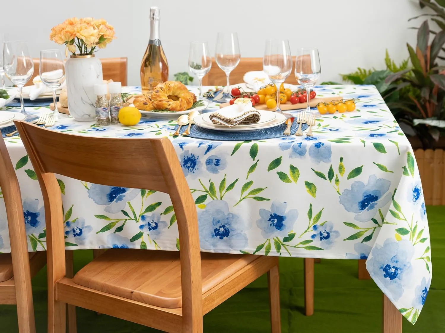 YiHomer Indoor Outdoor Tabletop for Spring Summer Decorations, Picnics and Dinner Parties - Stain and Water Resistant, Spring Blossoms, Zipper Tablecloth, 60 x 84 Rectangle with Umbrella Hole