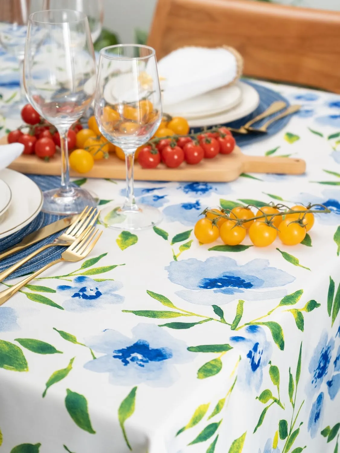 YiHomer Indoor Outdoor Tabletop for Spring Summer Decorations, Picnics and Dinner Parties - Stain and Water Resistant, Spring Blossoms, Zipper Tablecloth, 60 x 84 Rectangle with Umbrella Hole